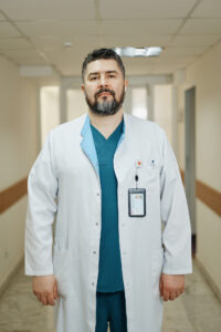 Dinari COJOCARU, medic specialist-chirurg
