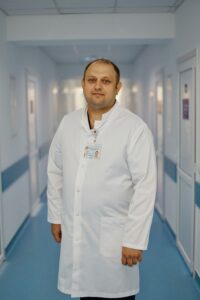 Adrian Axentii - biochimist in laborator