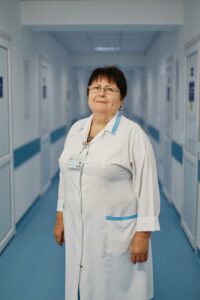 Ana Petrașcu - biochimist in laborator