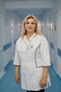 Natalia Popescu - biochimist in laborator